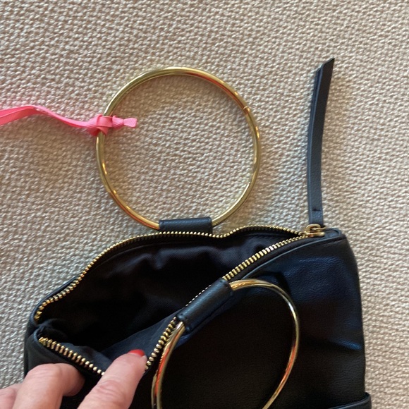 La Diva black handbag with 2 gold ring handles. Zip top. 3 pockets inside - Picture 2 of 5